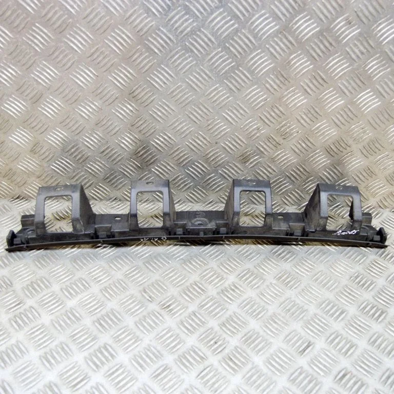 Aizmugurējā bufera turētājs H1BB17B861A1