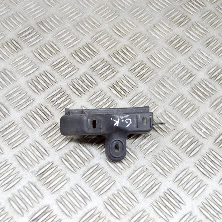 Tagumise kaitseraua kinnitusklamber – Audi A6 Allroad C6 (2006-2011)