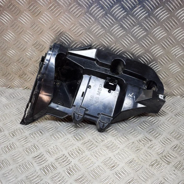 Rear bumper mounting bracket 7338285
