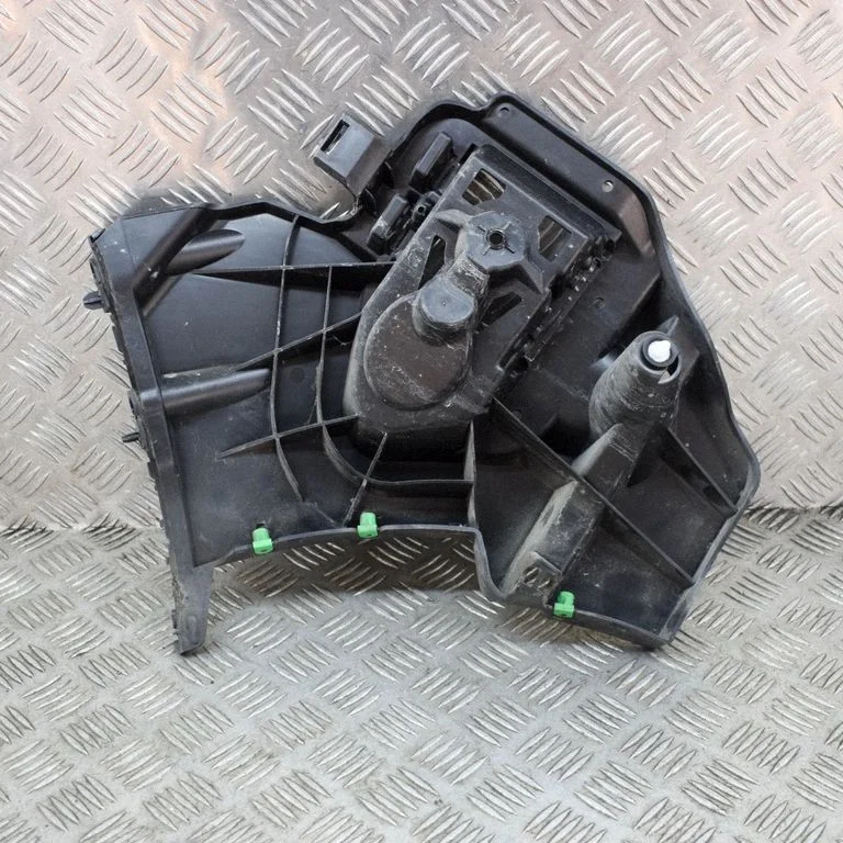 Rear bumper mounting bracket – Volvo V40 (2012-2019)