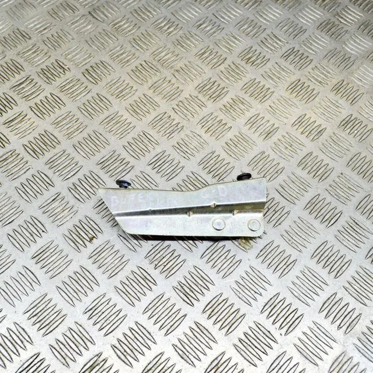 Aizmugurējā bufera turētājs – labā
