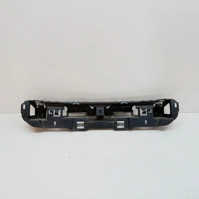 Aizmugurējā bufera turētājs C04601091