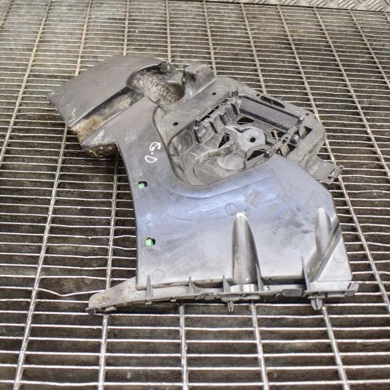 Rear bumper mounting bracket – Volvo V40 (2012-2019)