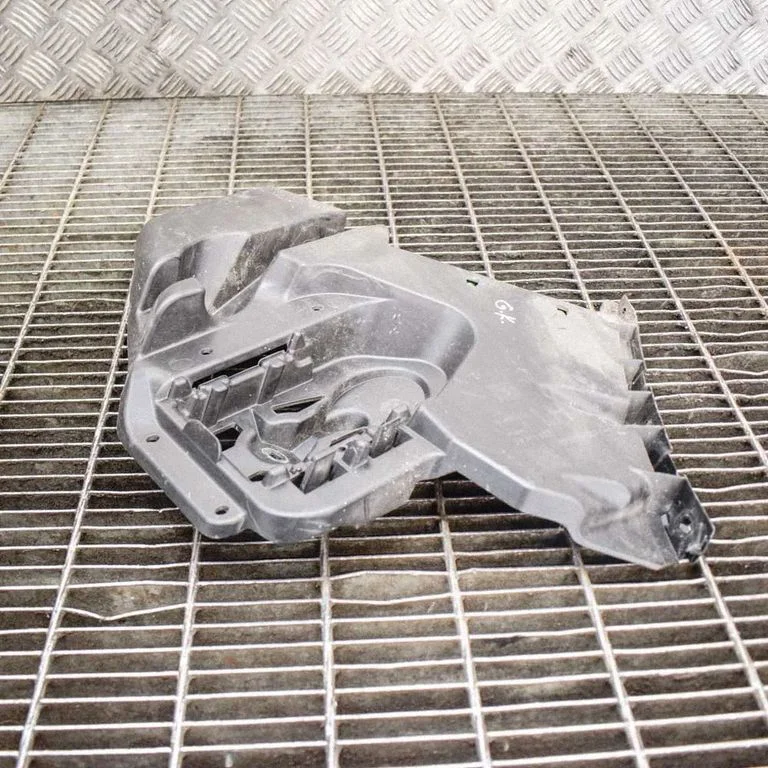 Rear bumper mounting bracket – Volvo V40 (2012-2019)