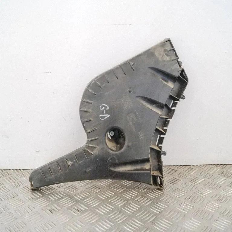 Rear bumper mounting bracket 31265282
