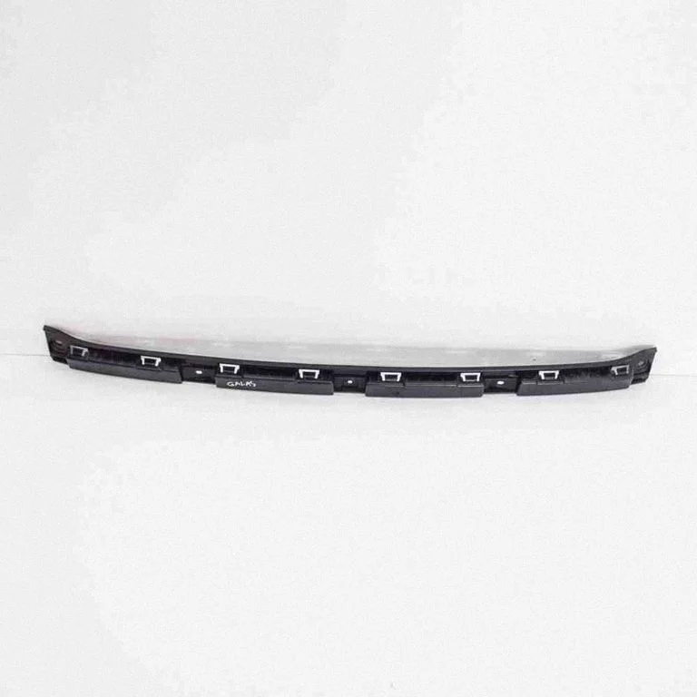 Rear bumper mounting bracket 600772400E