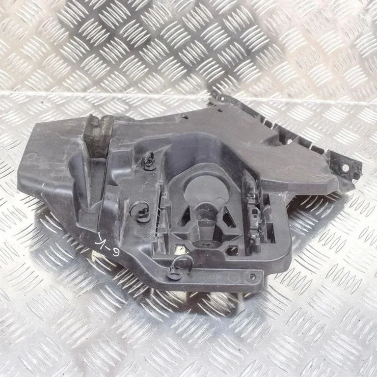 Rear bumper mounting bracket – Volvo V40 (2012-2019)