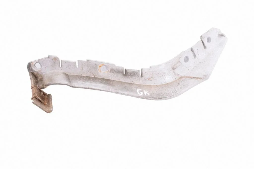 Rear bumper mounting bracket – Land Rover Range Rover Evoque L538 (2011-2018)