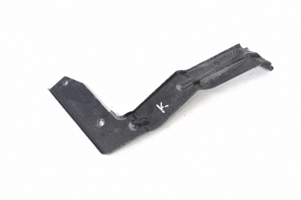 Rear bumper mounting bracket 8W5807329A