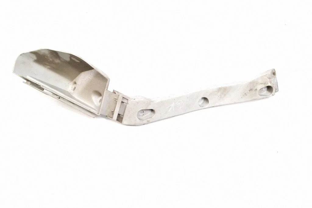 Rear bumper mounting bracket 8V4117E851A