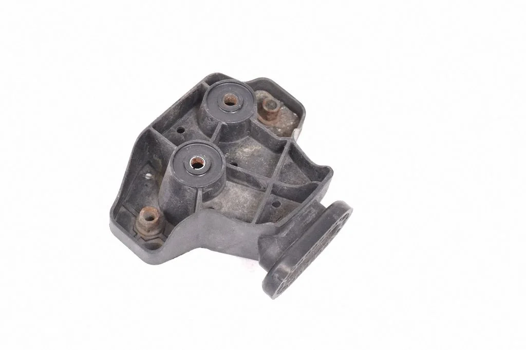 Rear bumper mounting bracket – Mercedes-Benz ML-Class W164 (2005-2011)
