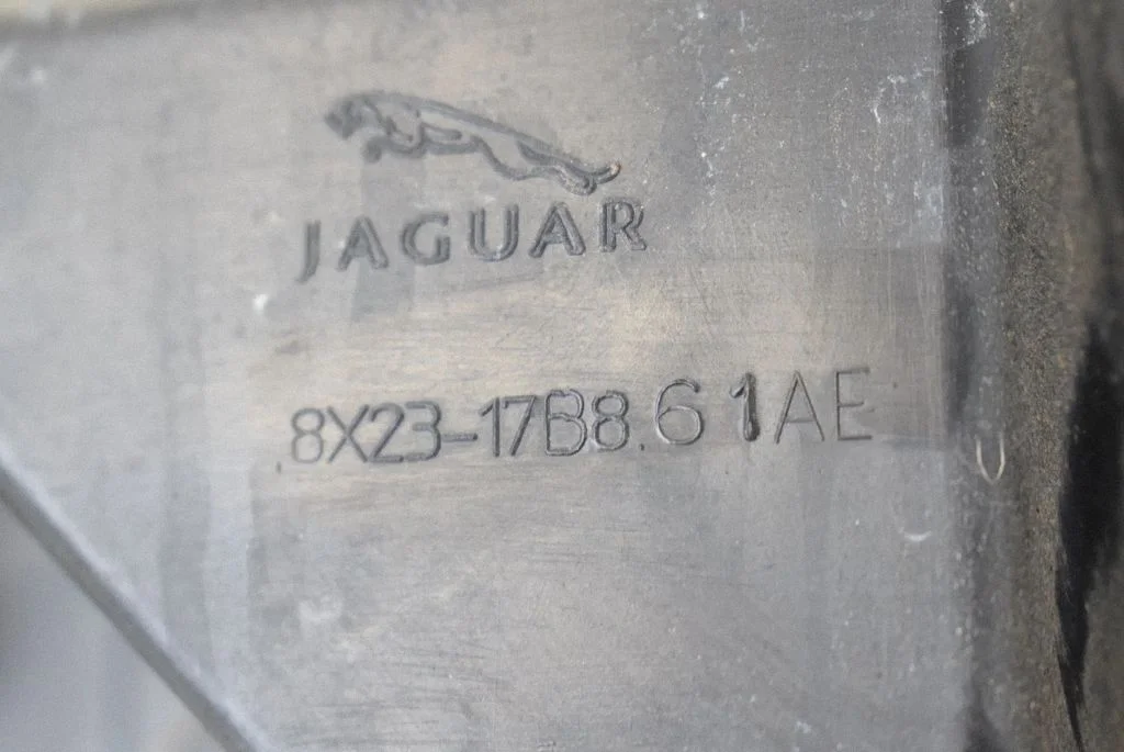 Aizmugurējā bufera turētājs – Jaguar XF X250 (2007-2015)