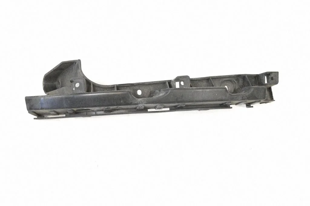 Aizmugurējā bufera turētājs 8J0807484
