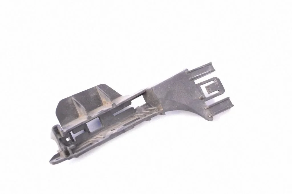 Aizmugurējā bufera turētājs 8T0807889