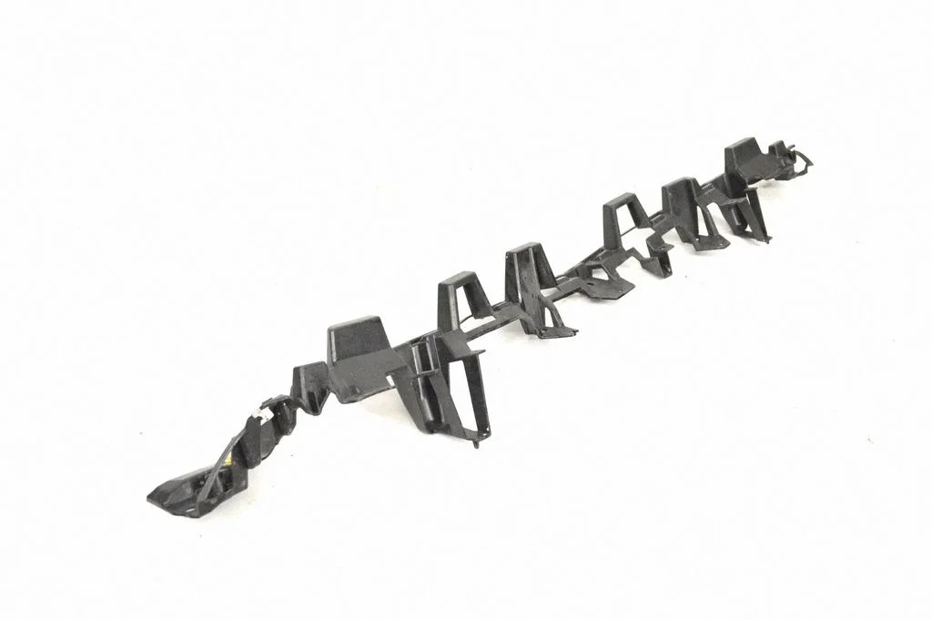 Rear bumper mounting bracket – Land Rover Discovery Sport (2014-)