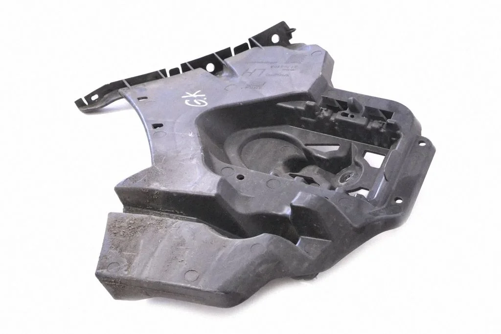 Rear bumper mounting bracket – Volvo V40 (2012-2019)