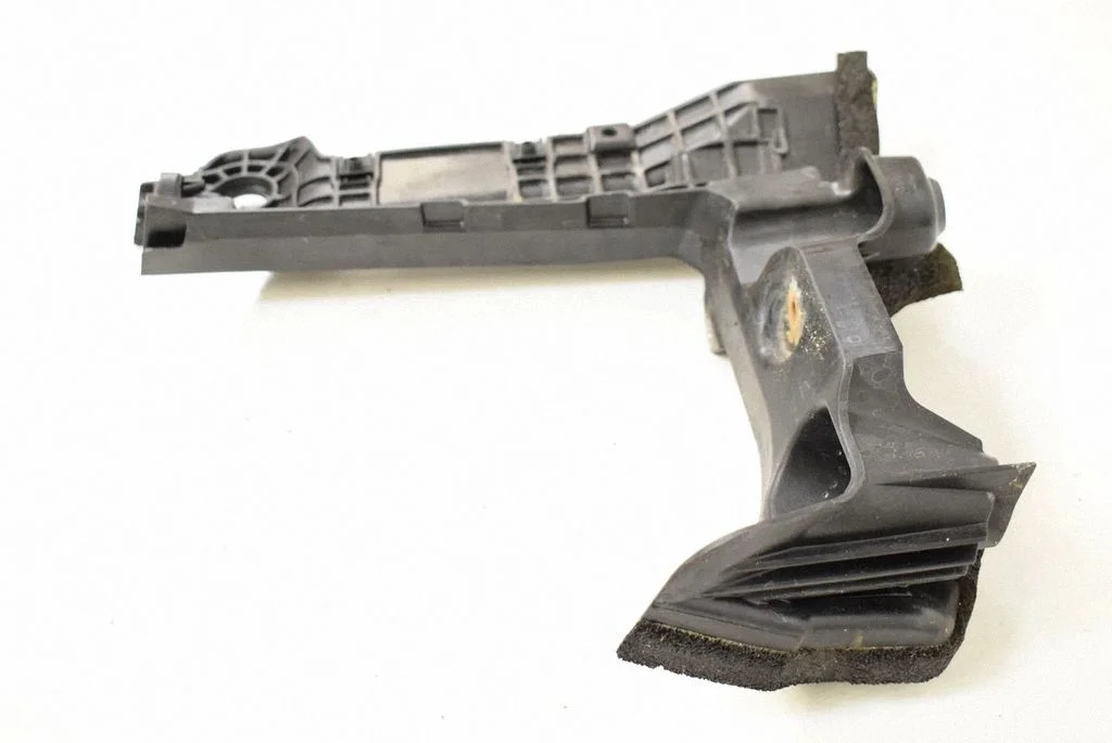 Rear bumper mounting bracket 31298096