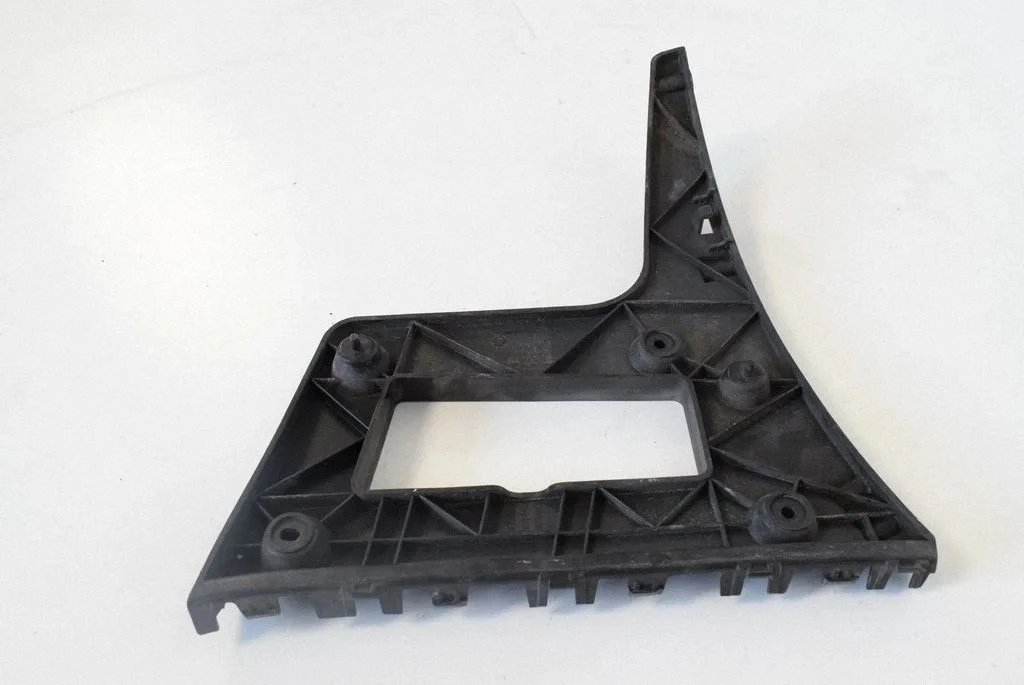 Rear bumper mounting bracket 8T8807454