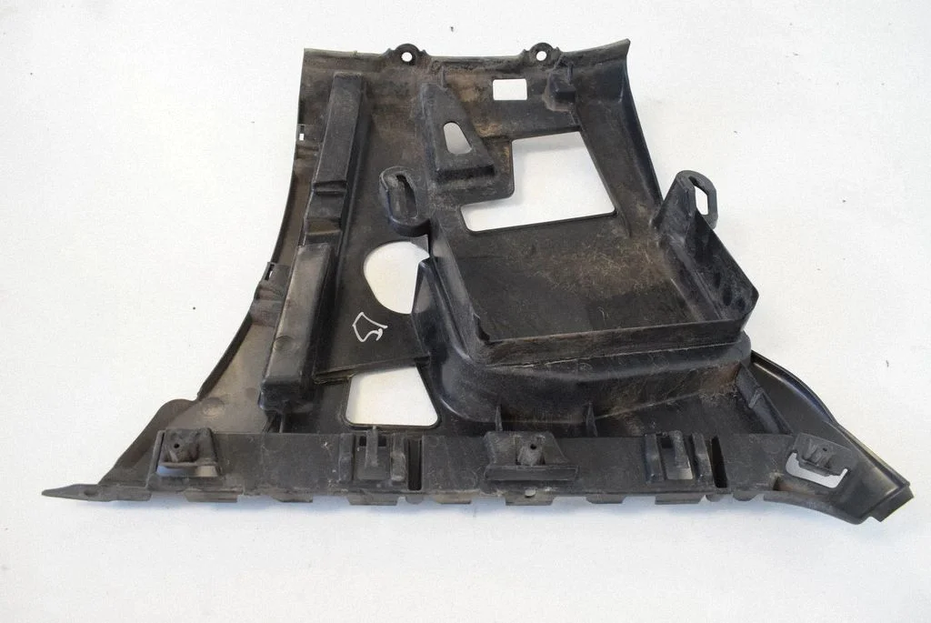 Tagumise kaitseraua kinnitusklamber – BMW 3-seeria F30 F35 F31 (2012-2018)