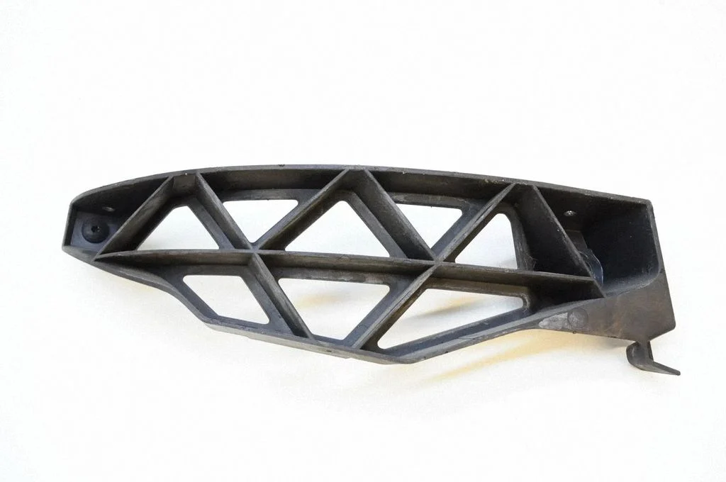 Rear bumper mounting bracket – Skoda Octavia Mk2 (1Z) (2004-2013)