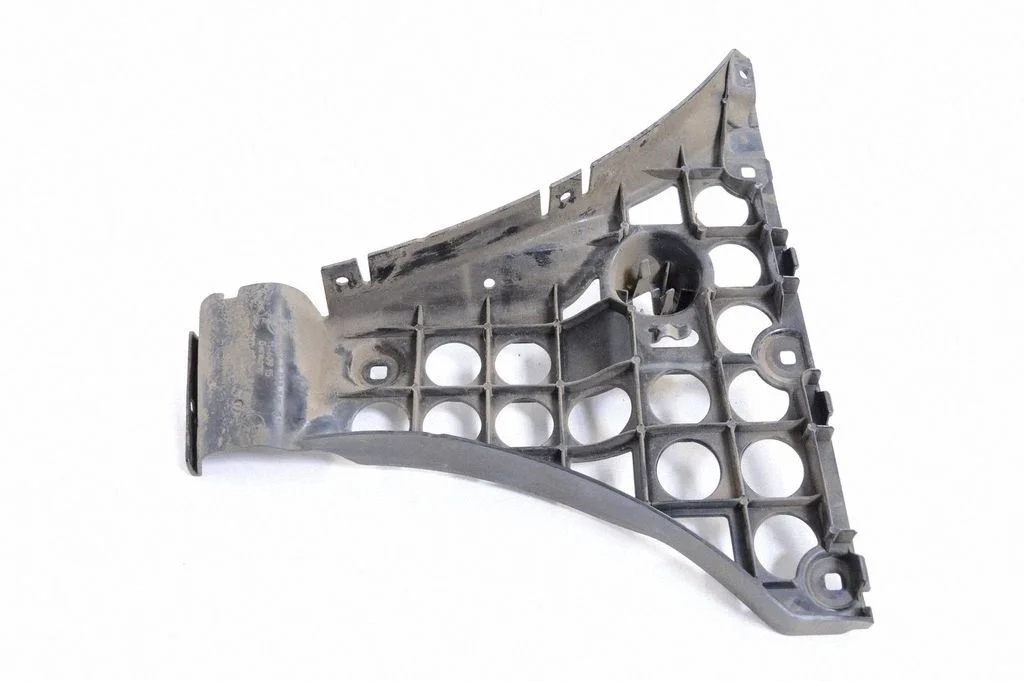 Tagumise kaitseraua kinnitusklamber – BMW 5-seeria E60 E61 (2004-2010)