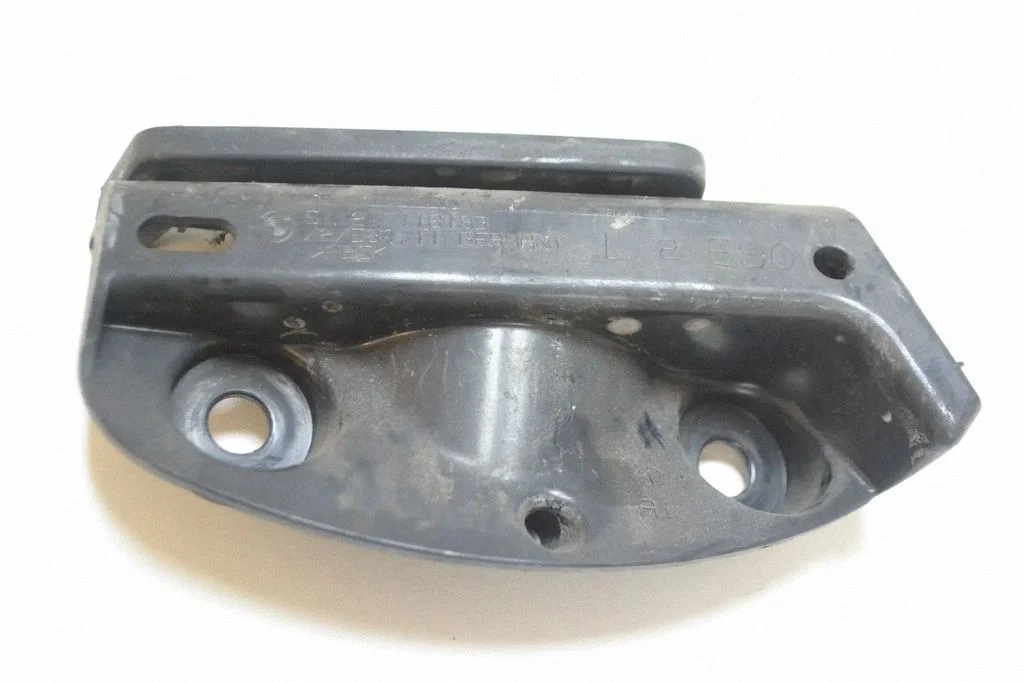 Rear bumper mounting bracket – BMW 3 Series E90 E91 (2005-2012)