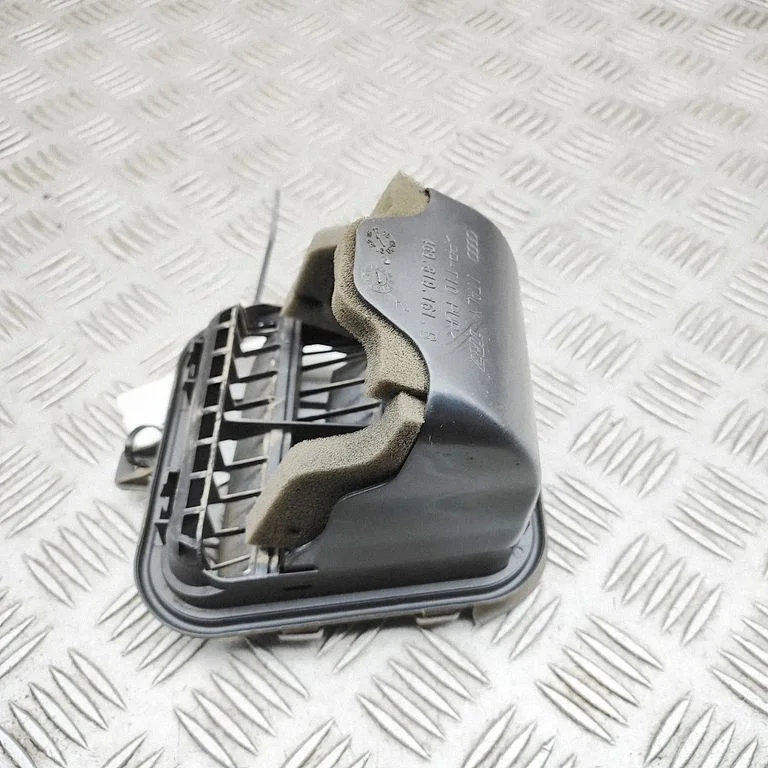 Kratka wentylacyjna (odpowietrzenie nadwozia) 4G9819161B
