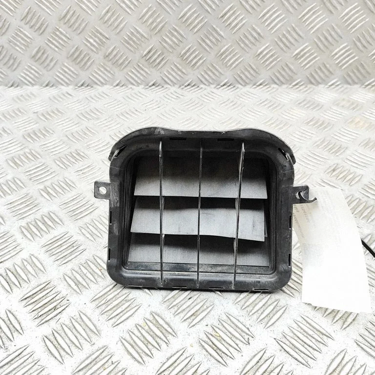 Quarter panel pressure vent – Porsche Macan (95B) (2014-2018)