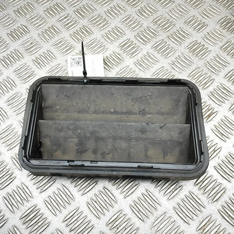 Ventilatsioonirest – Lexus RX 450H (2016-)
