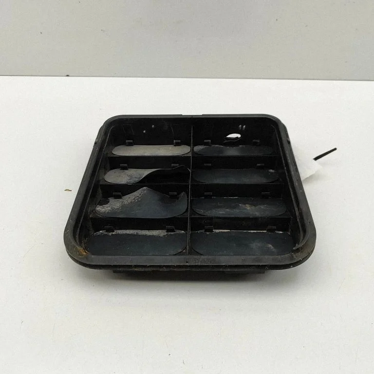 Quarter panel pressure vent 4M0819181B – Audi RS Q8 (2019-)
