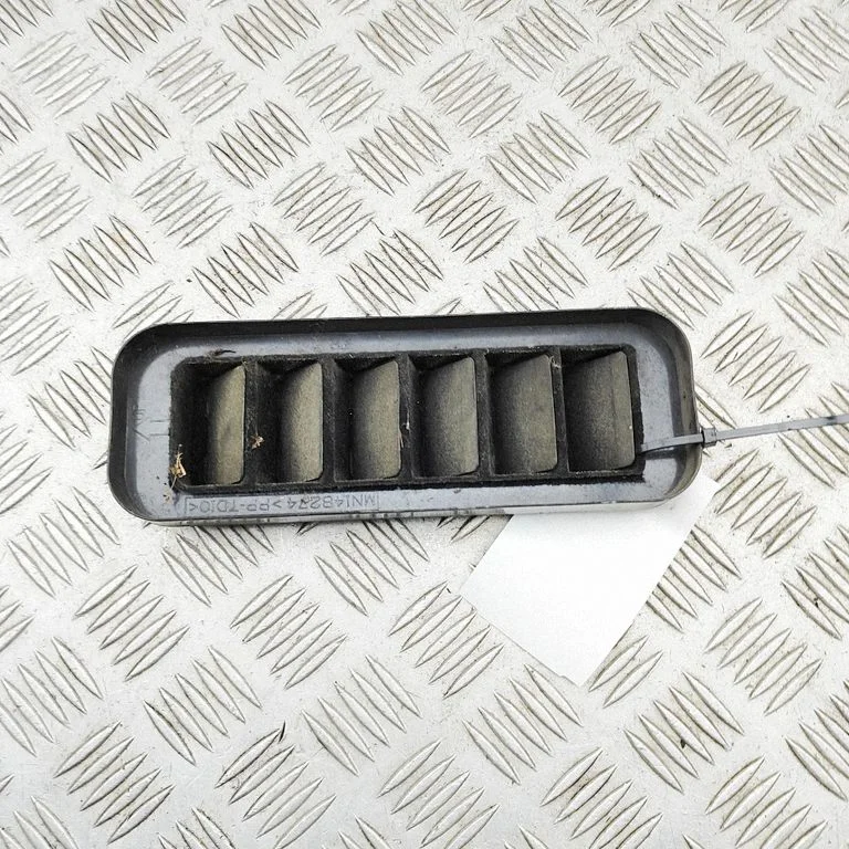 Ventilatsioonirest MN148274