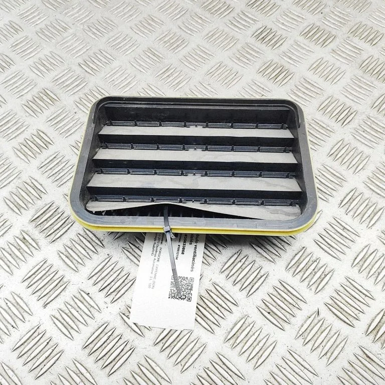 Quarter panel pressure vent 7PP819181A