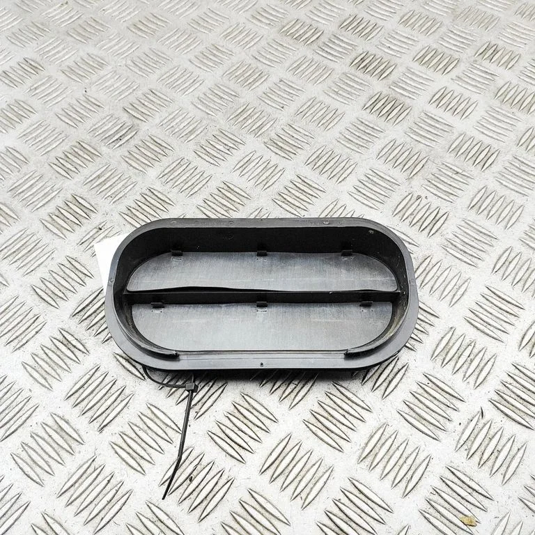 Ventilatsioonirest 6R0819465