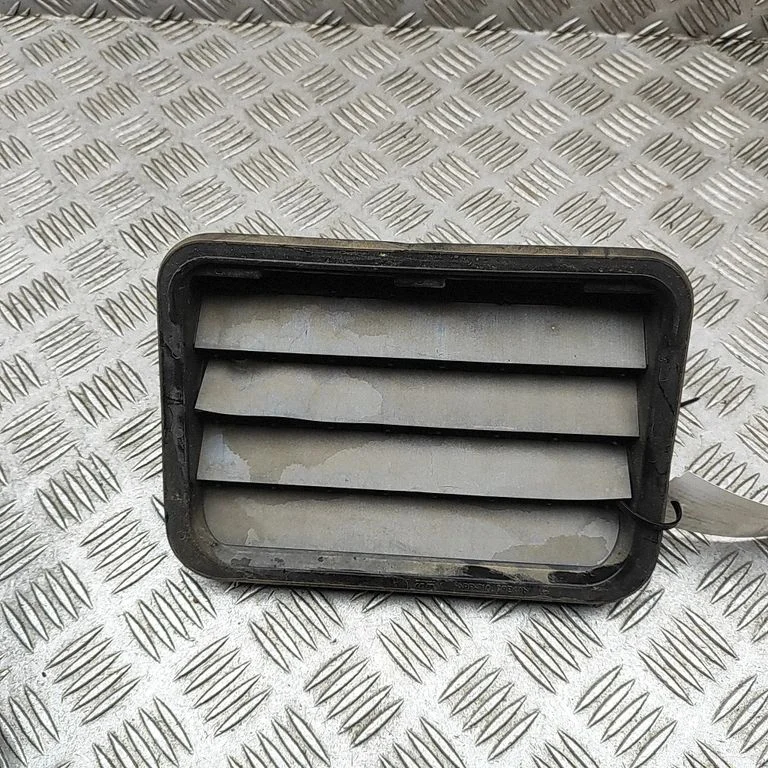 Ventilatsioonirest A1668301042