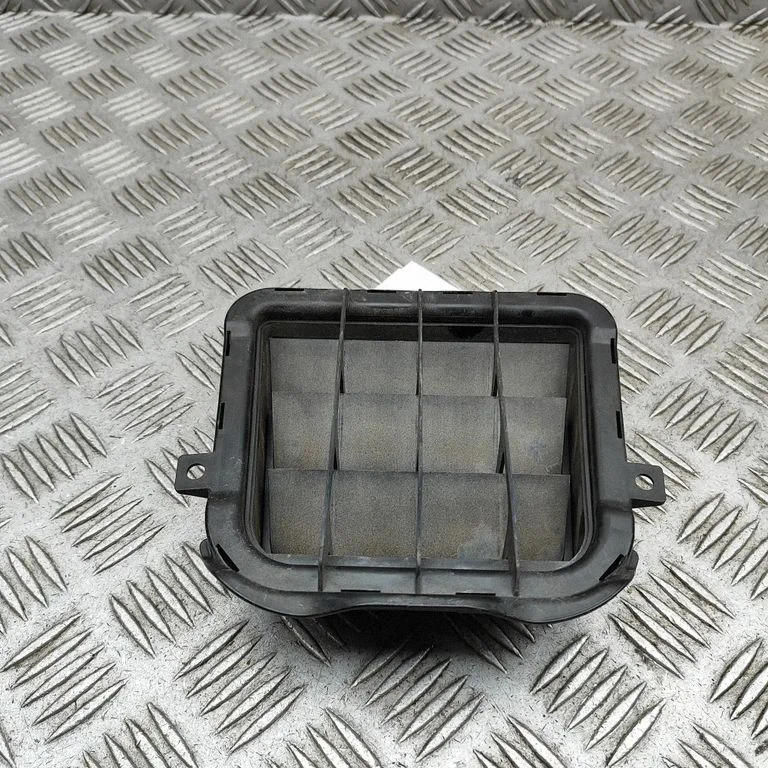 Ventilācijas režģis 8K0819181B