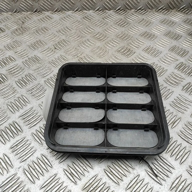 Ventilācijas režģis 4M0819181