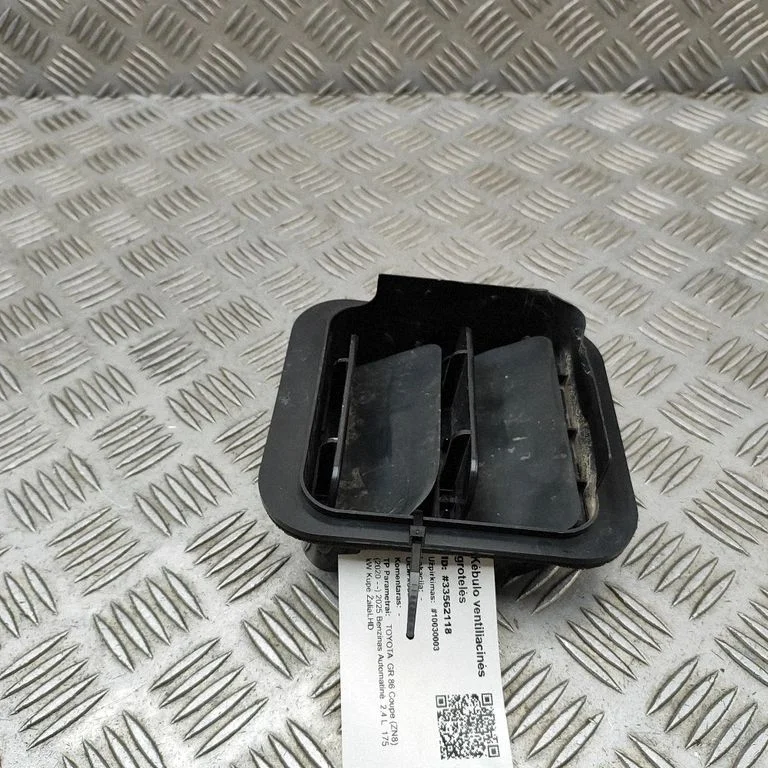 Quarter panel pressure vent 72651AE010