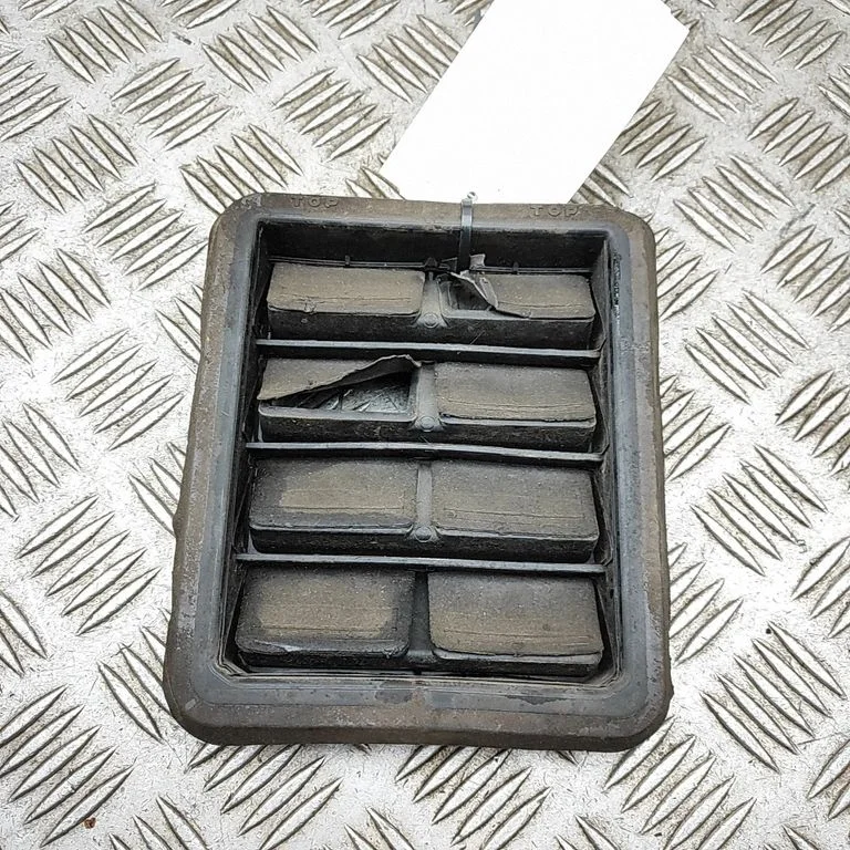 Quarter panel pressure vent 05058643AA