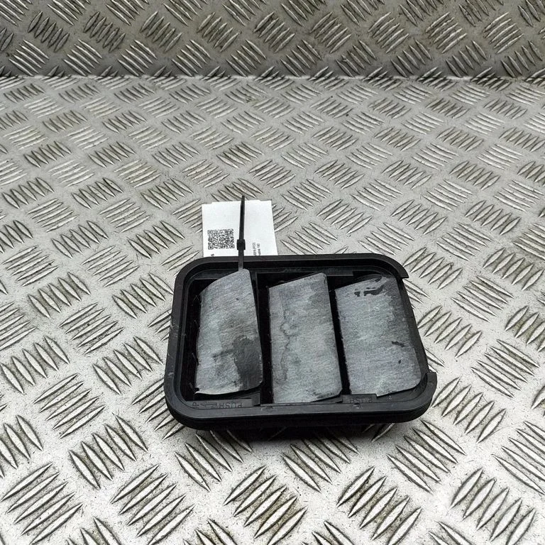 Ventilatsioonirest – Nissan Ariya (2021-)