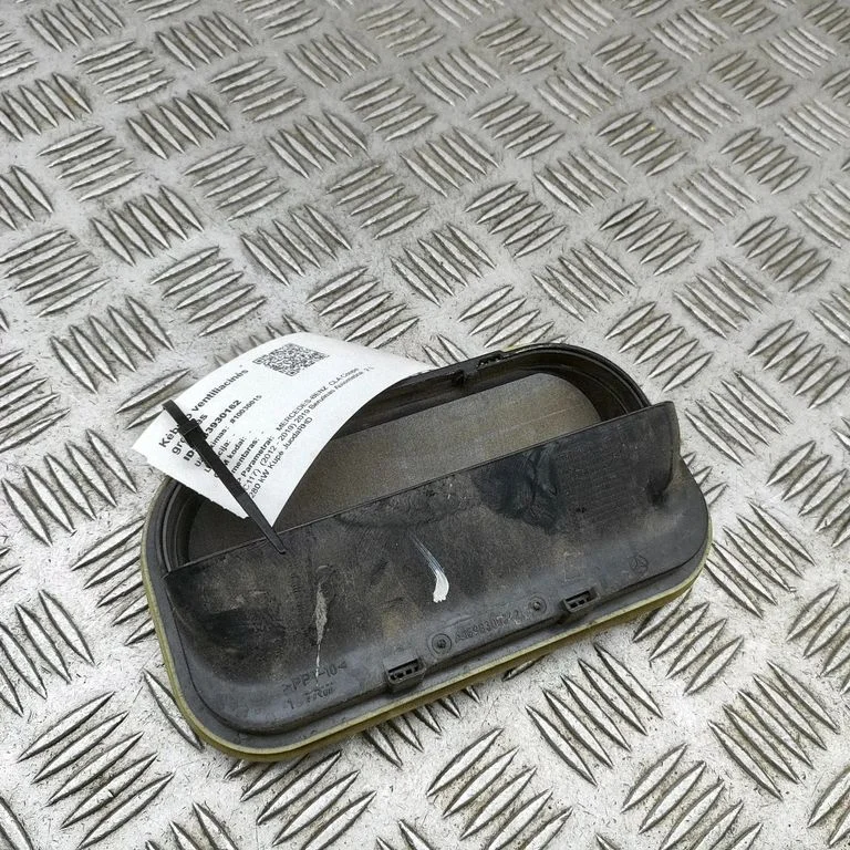 Ventilācijas režģis – Mercedes-Benz CLA klase C117 X117 W117 (2013-2019)
