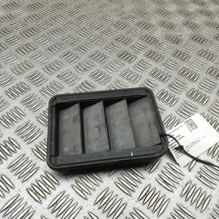 Quarter panel pressure vent – BMW 2 Series F22 F23 (2013-2017)