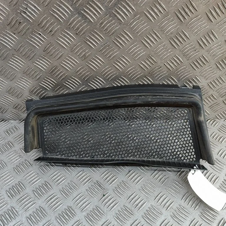 Ventilācijas režģis 4M1819154A