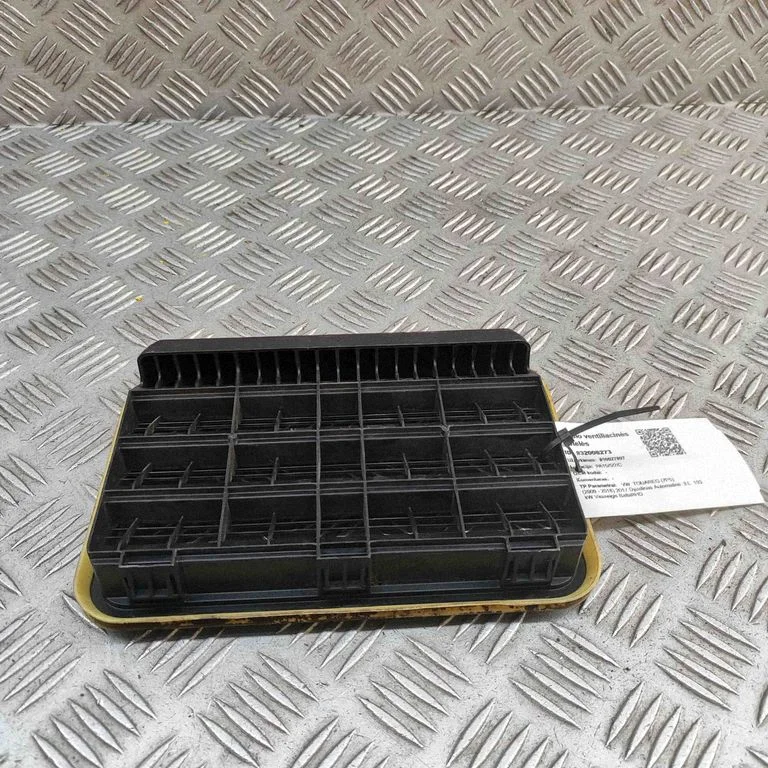 Ventilācijas režģis 7PP819181A
