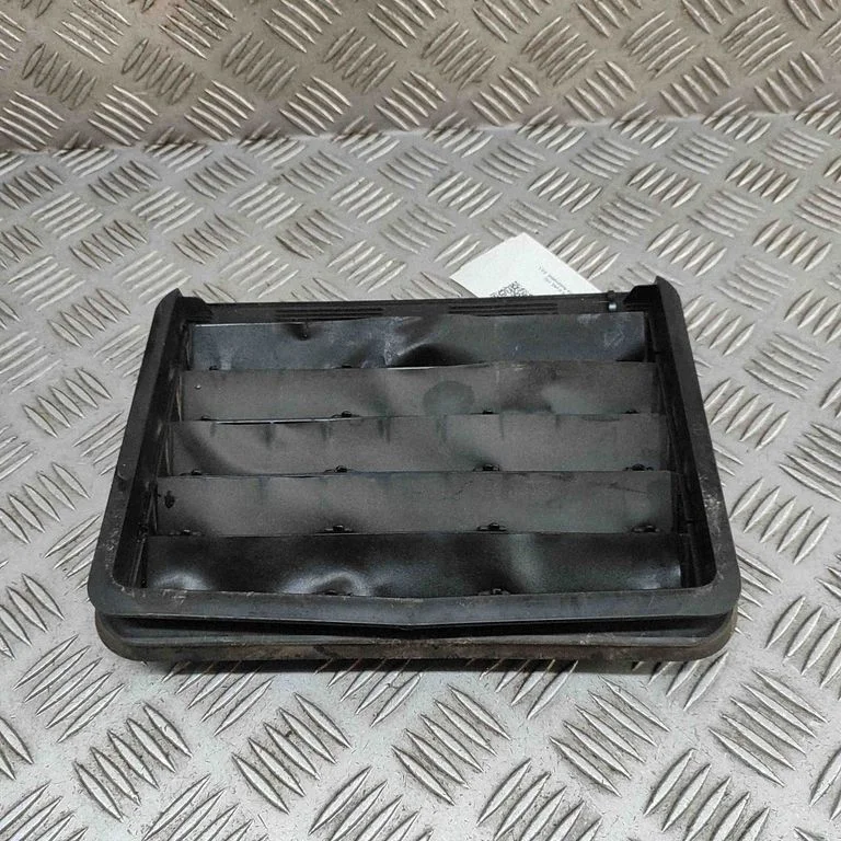 Quarter panel pressure vent 6294042020