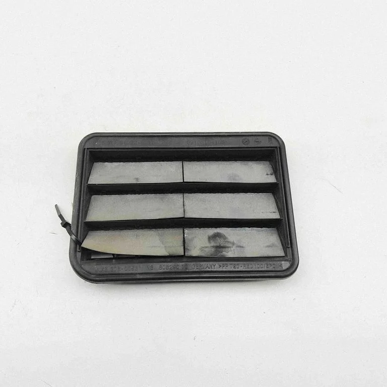 Quarter panel pressure vent 9176945