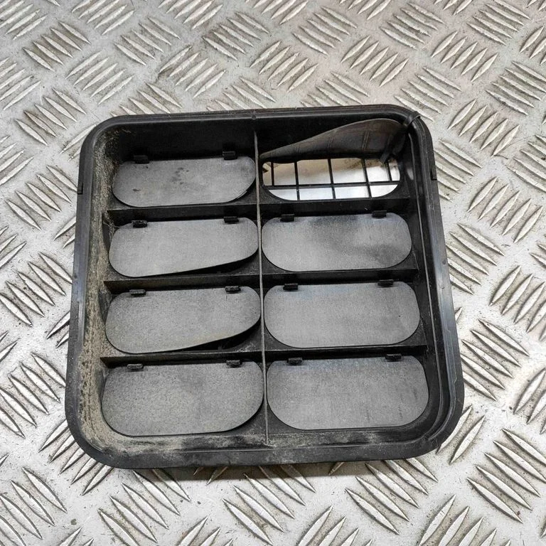 Ventilācijas režģis 4M0819181A