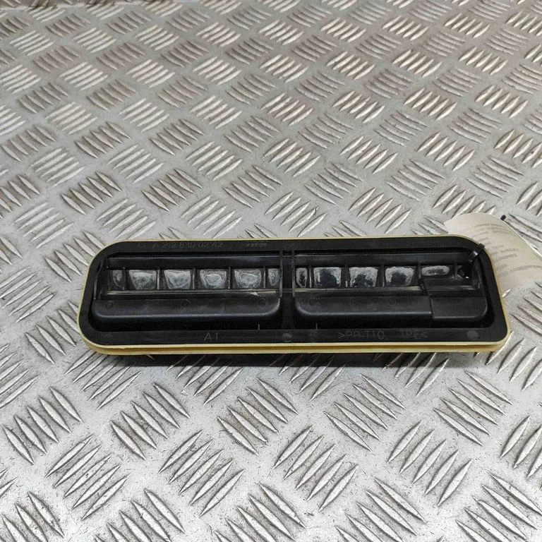 Quarter panel pressure vent – Mercedes-Benz E-Class W212 (2009-2016)