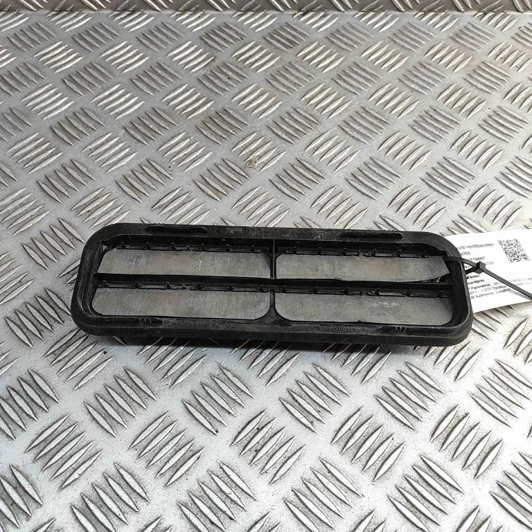 Quarter panel pressure vent A2058301201
