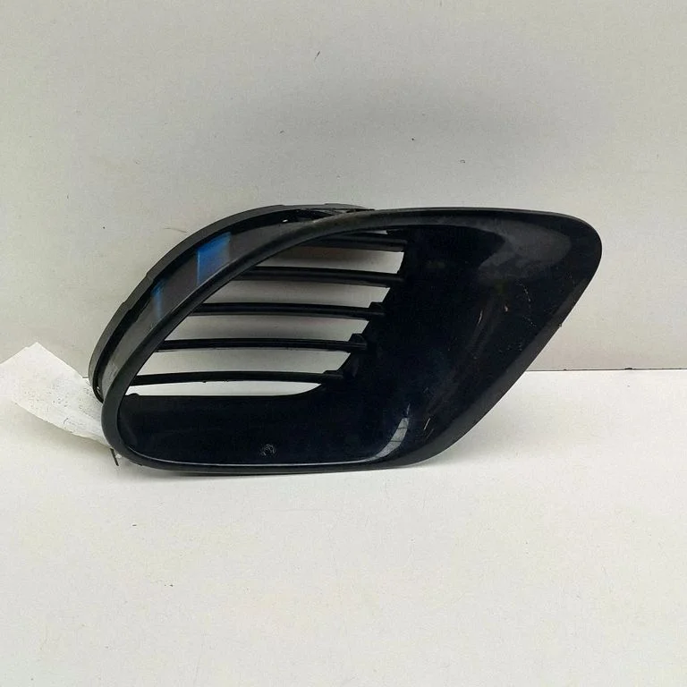 Quarter panel pressure vent 98650456100