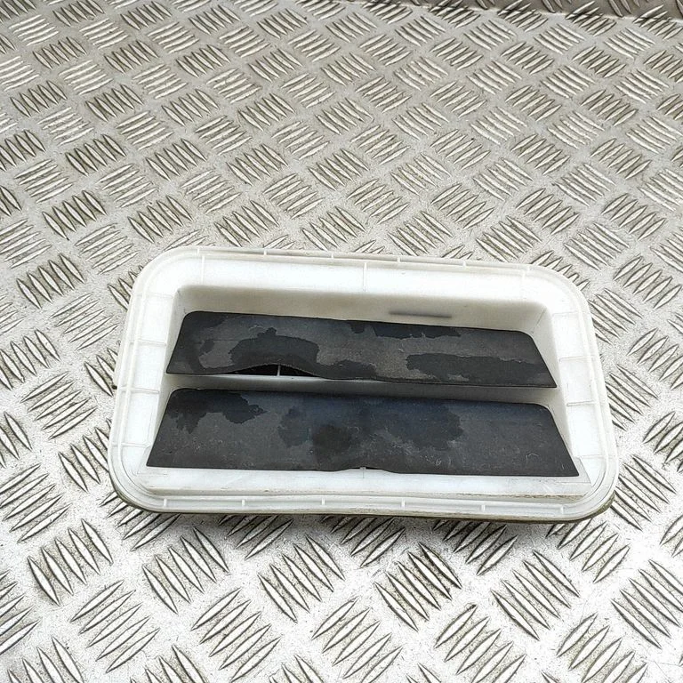 Ventilācijas režģis – Toyota Corolla E210 E21 (2018-)